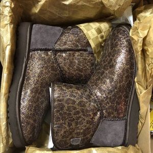 UGG Australia Mini Bailey Bow  Women's Size 9